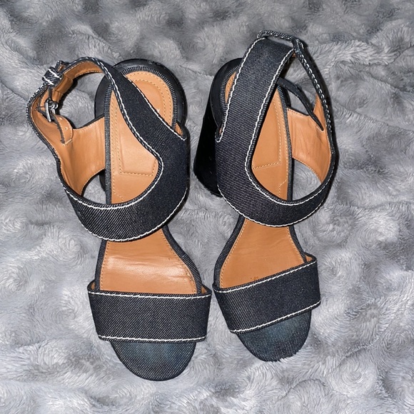 Givenchy sandal with block heel - Picture 3 of 7